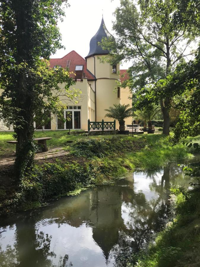 Hotel Parkschloesschen Maasdorf  Esterno foto
