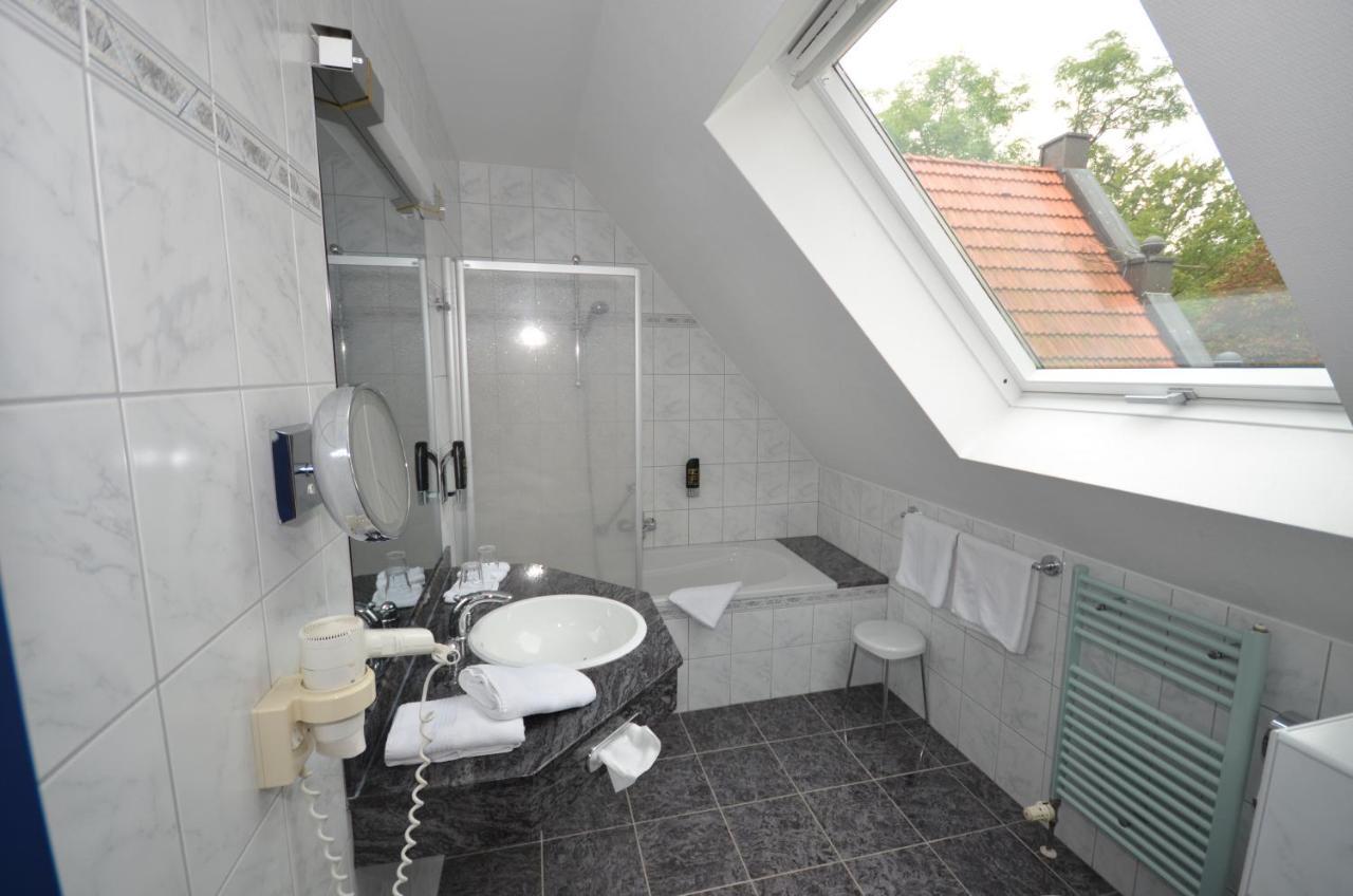 Hotel Parkschloesschen Maasdorf  Esterno foto