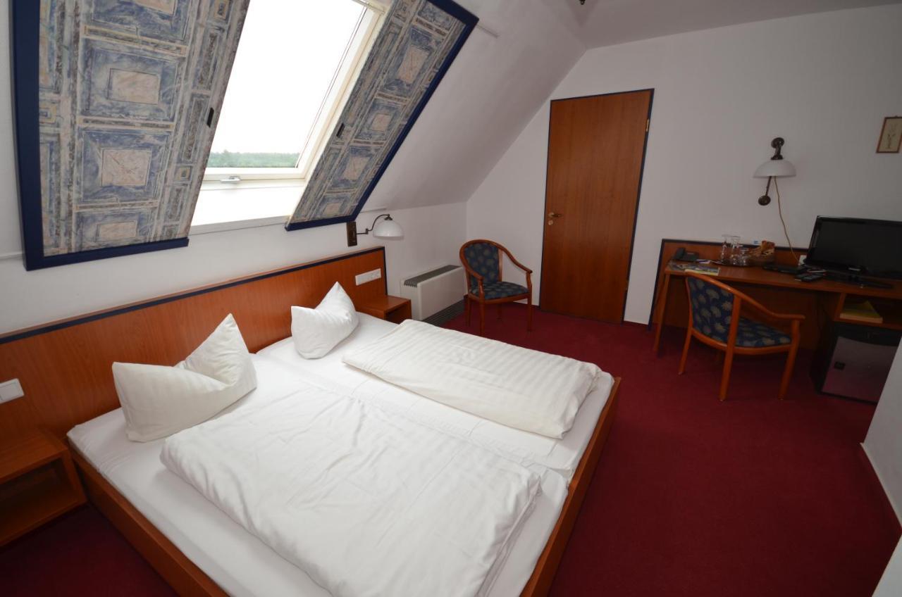 Hotel Parkschloesschen Maasdorf  Esterno foto