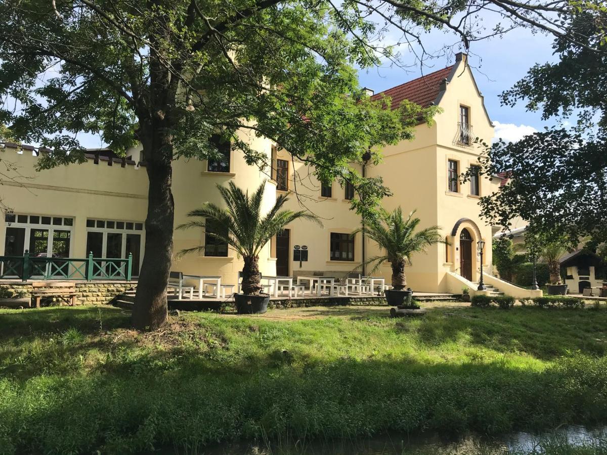 Hotel Parkschloesschen Maasdorf  Esterno foto
