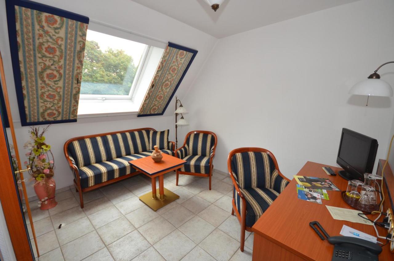 Hotel Parkschloesschen Maasdorf  Esterno foto