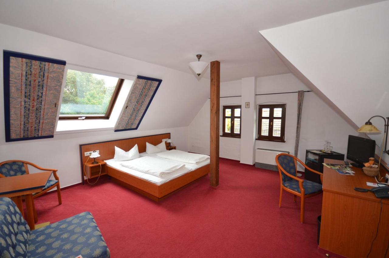 Hotel Parkschloesschen Maasdorf  Esterno foto