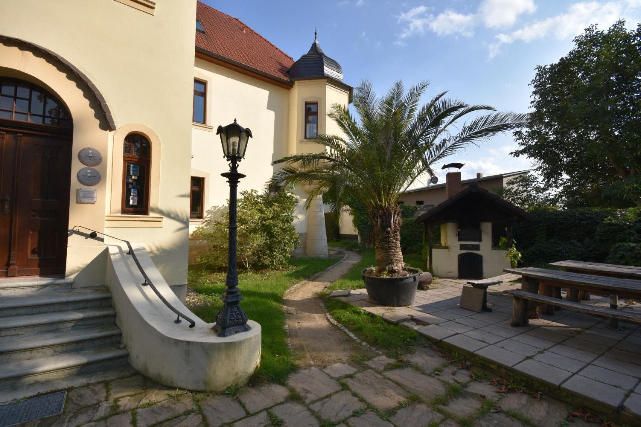Hotel Parkschloesschen Maasdorf  Esterno foto