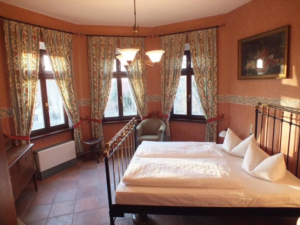 Hotel Parkschloesschen Maasdorf  Esterno foto